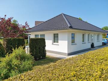 Ferienhaus für 4 Personen, mit Terrasse und Garten in Zingst