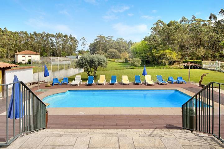 Casa de férias para 16 pessoas, com Jardim e Piscina infantil em Barcelos