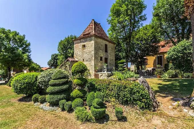 Mobil home pour 4 personnes, avec terrasse ainsi que vue et piscine, animaux acceptés dans Séniergues - 2