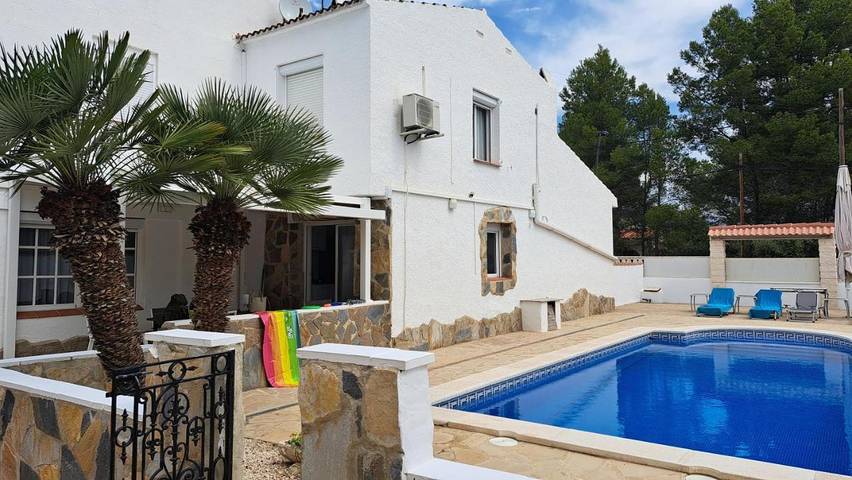 Chalet pour 11 personnes, avec piscine et terrasse, adapté aux familles à L'Ametlla de Mar - 2