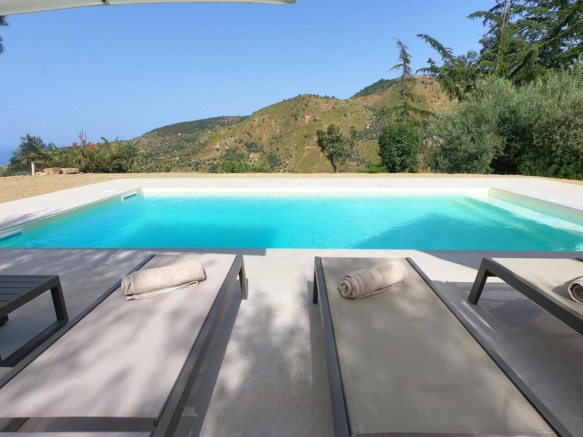 Villa Fiore di Limone Villa with Heated Pool in Santo Stefano di Camastra, Monti Nebrodi