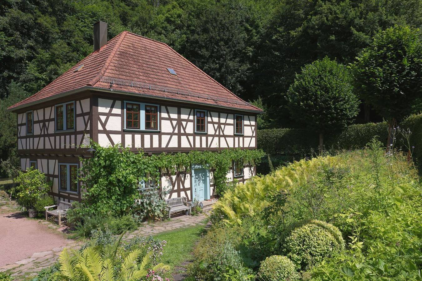 Ganze Wohnung, Ruhige Ferienwohnung im Schlosspark Glücksbrunn – direkt am Altensteiner Park in Schweina, Bad Liebenstein