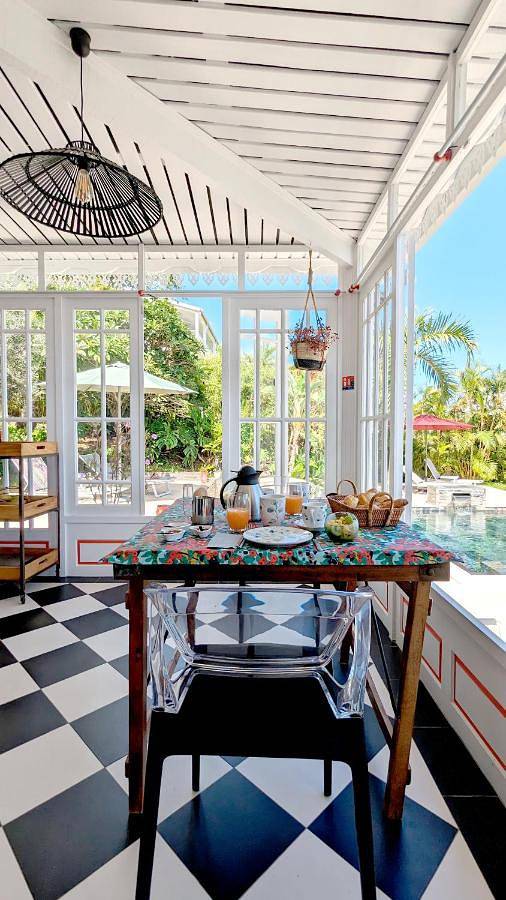 Location de vacances pour 2 personnes, avec vue ainsi que jardin et piscine dans Bois de Nèfles - 4