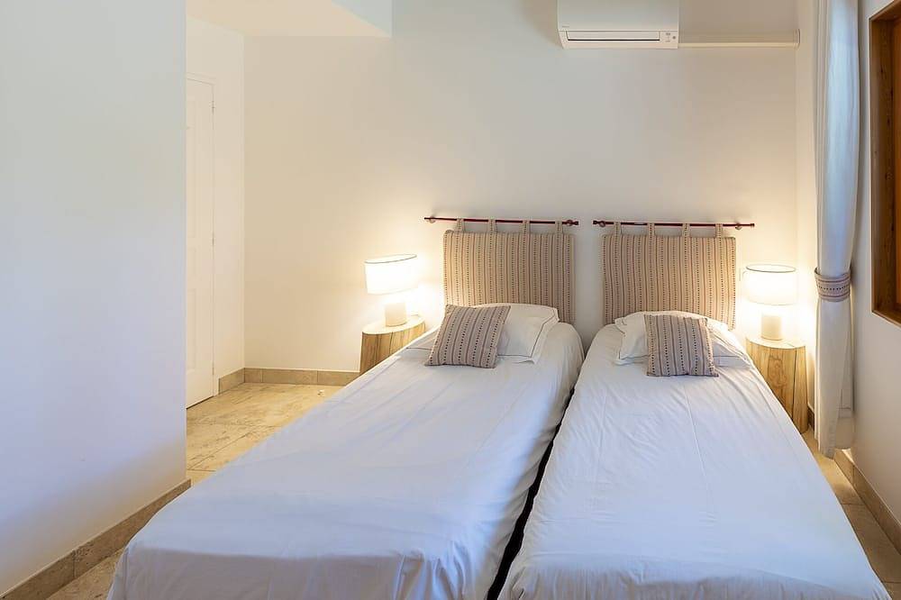 Entire apartment, Apartment Clémentine (120M2) 3 bedrooms 2 bathrooms - sleeps 6 in Avignon, Vaucluse