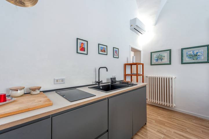 Appartamento intero, Appartamento 'Sanbiagioapartment' con balcone, Wi-Fi e aria condizionata in Lecce, Provincia di Lecce