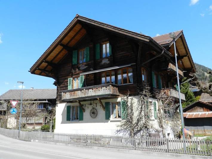 Chalet voor 4 personen, met Zwembad in Gstaad