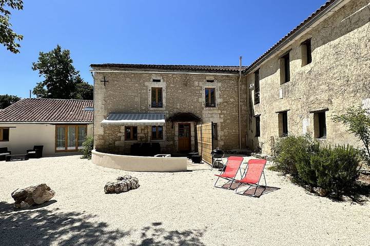 Gîte pour 6 personnes, avec jardin et sauna ainsi que jacuzzi et piscine, animaux acceptés à Saint-Just (Aquitaine)