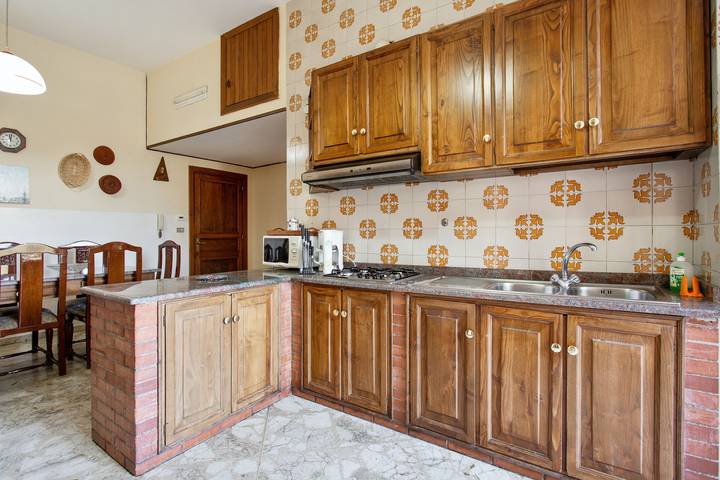 Appartamento intero, Ampio Appartamento a Cava de' Tirreni con Vista Montagna. in Cava dei Tirreni, Costa tirrenica Campania
