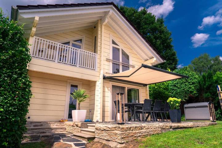Ferienhaus für 7 Personen, mit Balkon und Whirlpool sowie Terrasse und Garten in Bannewitz - 2
