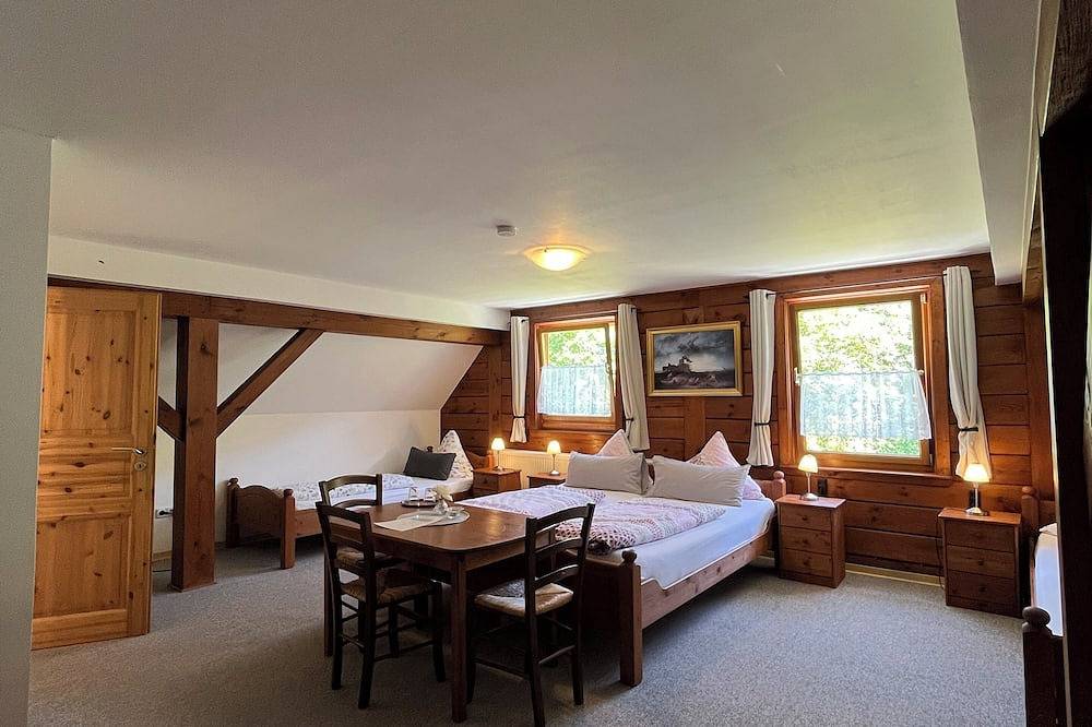 Hotel Waldhaus Lahnstein - Zimmer 4 - Vierbettzimmer in Lahnstein, Mittelrhein