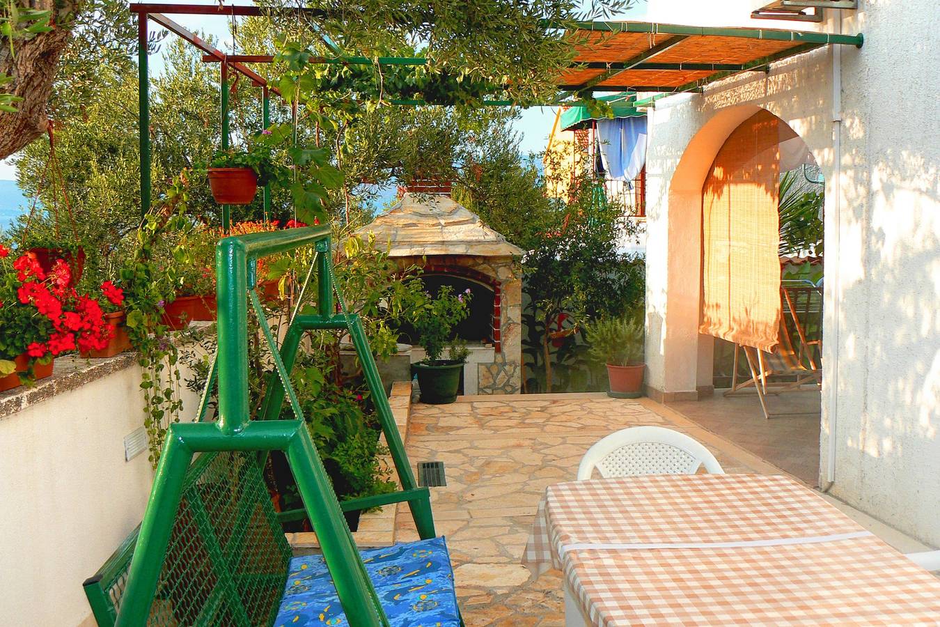 Ganze Wohnung, 3-Zimmer-Ferienwohnung mit Terrasse und Meerblick Supetar, Brac A-7631-a in Supetar, Brac