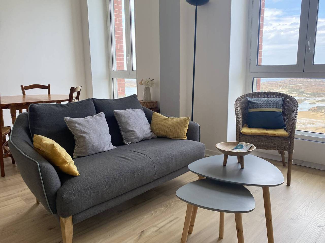 Entire apartment, 2-bed apartment, sea view, 200m to beach, parking, Trégastel in Coz Pors, Trégastel