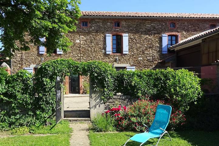 Location de vacances pour 12 personnes, avec Jardin à Andouque