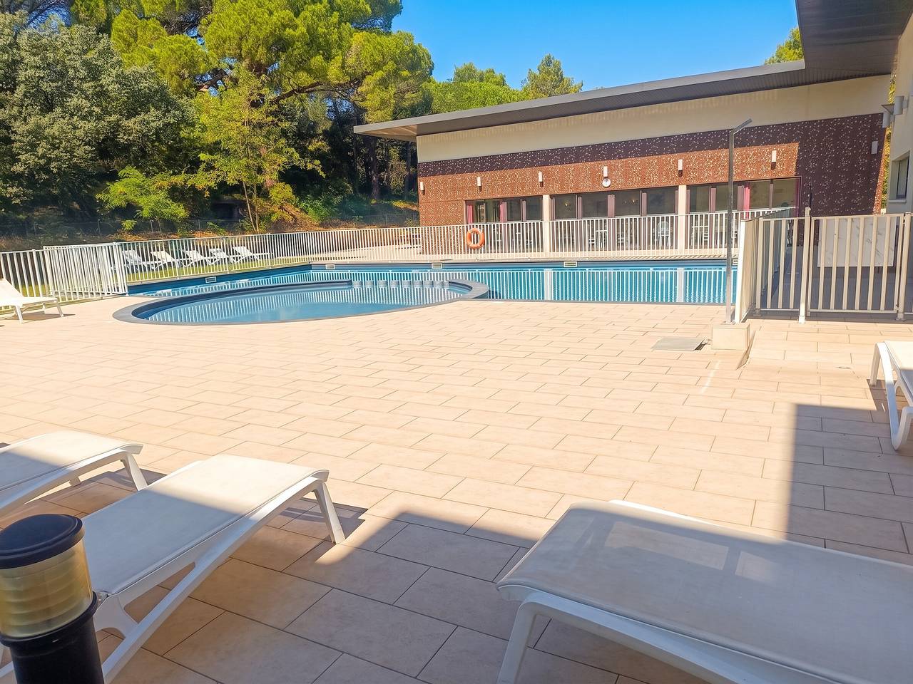 Appartement entier, Appartement confortable à Remoulins, 49 m² avec piscine in Remoulins, Région de Nîmes