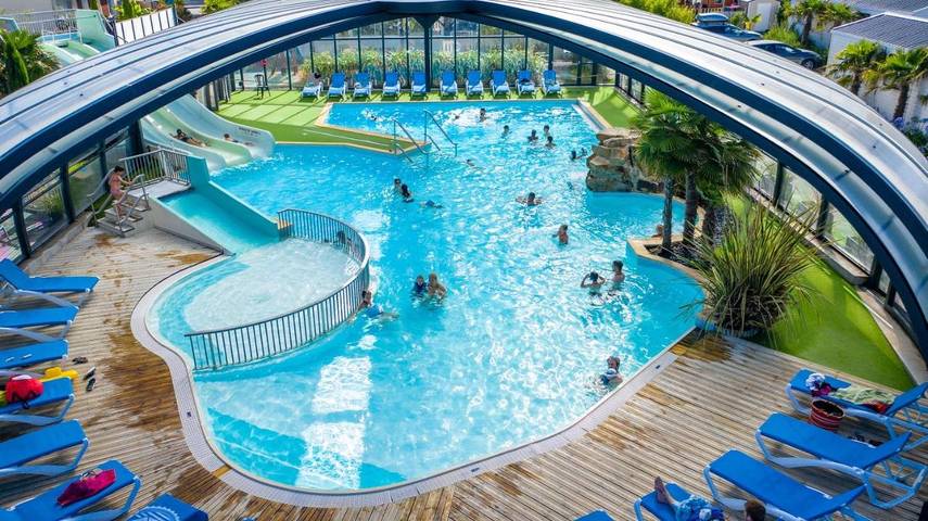 Camping pour 2 personnes, avec Terrasse ainsi que Jardin et Piscine