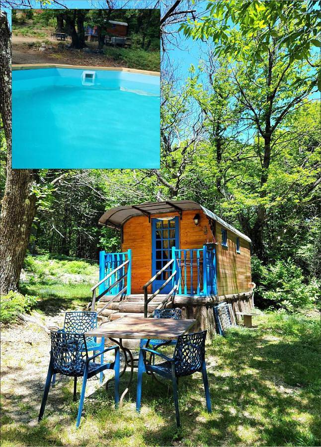 Gîte pour 4 personnes, avec jardin et vue ainsi que piscine et terrasse, animaux acceptés à Valgorge