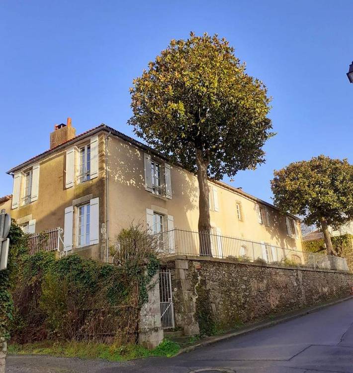 Chambre d’hôte pour 2 personnes, avec terrasse et jardin ainsi que piscine et vue