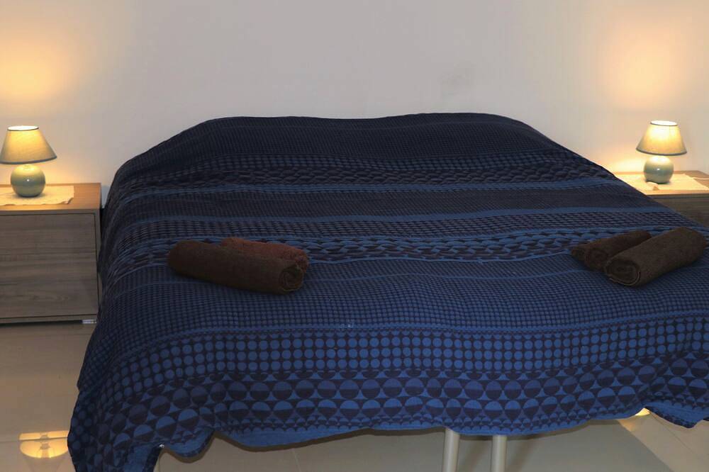 Ganze Wohnung, Modern, well equipped 2 bedroom penthouse, terrace with stunning harbour view. in Marsaskala, Insel Malta