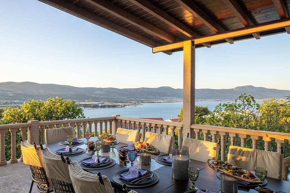 Villa mit eigenem Pool und Meerblick in Arbanija, Ciovo