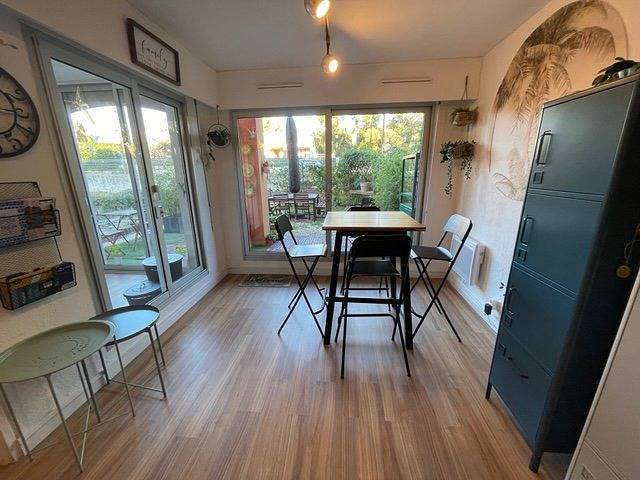 Entire holiday apartment, Beach nearby, wooded garden, all on foot. in Saint-Mandrier-sur-Mer, Toulon region