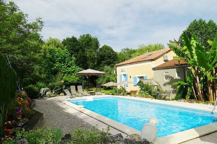 Location de vacances pour 6 personnes, avec terrasse ainsi que jardin et piscine, animaux acceptés à Tournon-d'Agenais