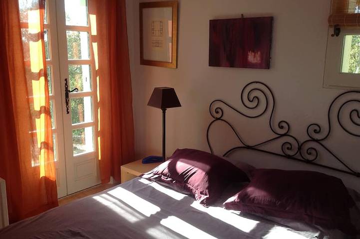 Gîte pour 3 personnes, avec jardin ainsi que terrasse et piscine dans Lac d'Esparron - 3