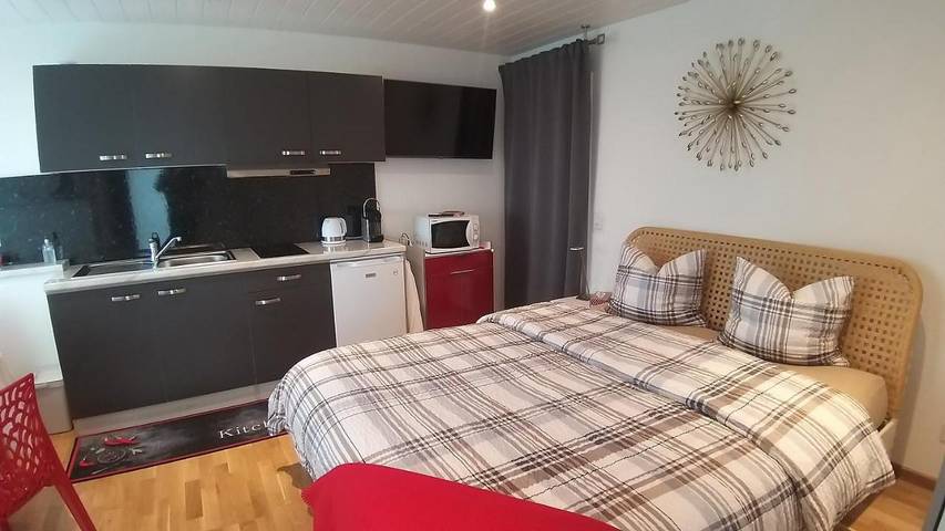 Gîte pour 2 personnes, avec terrasse et piscine ainsi que vue et vue sur le lac à Belmont-sur-Lausanne