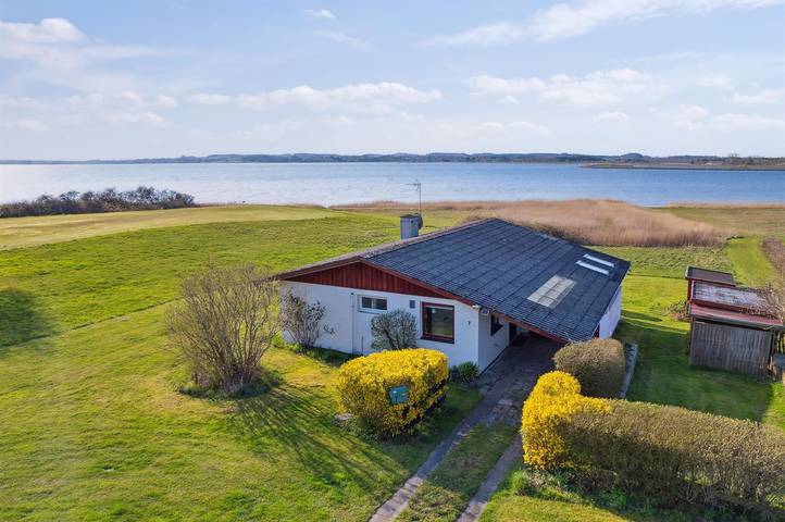 Stunning home in Grevinge w/ Wifi and 3 Bedrooms in Grevinge, Nordwestseeland