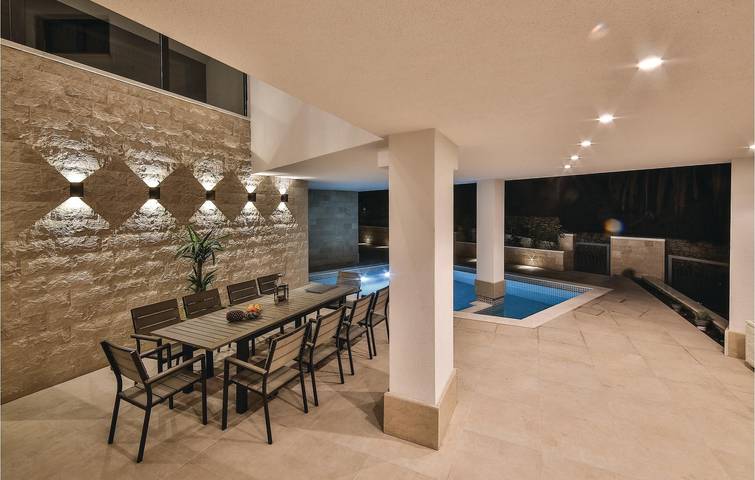 Cozy Sea View Apartment with Pool, Terrace & Kitchen Near the Beach in Trogir, Ciovo