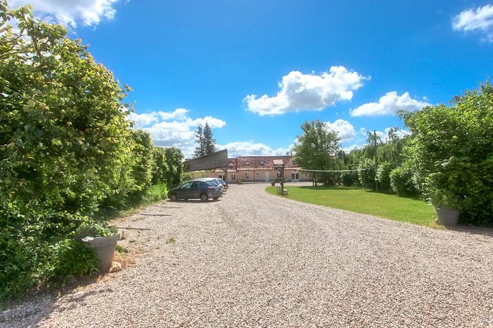 Gîte pour 10 personnes, avec terrasse et jardin