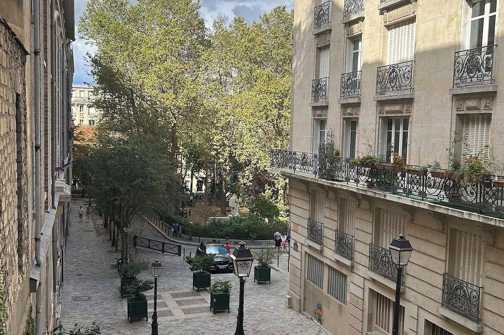 Entire apartment, Small private room, next to train B, 15 minutes go to Paris center. in Cachan, Val-de-Marne