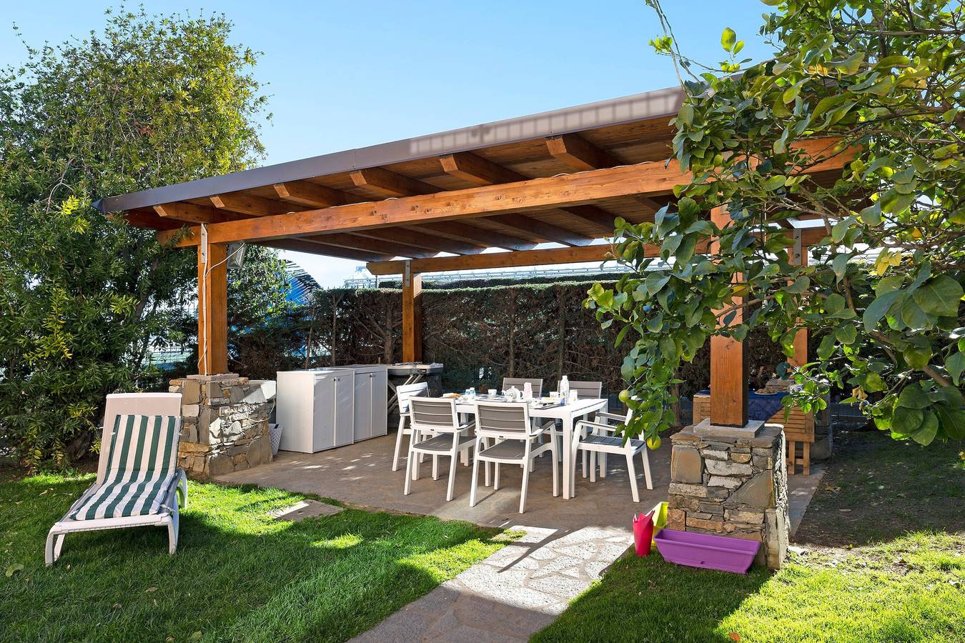 Appartamento intero, Appartamento 'Home Charlene' con giardino e Wi-Fi in Albenga, Riviera di Ponente