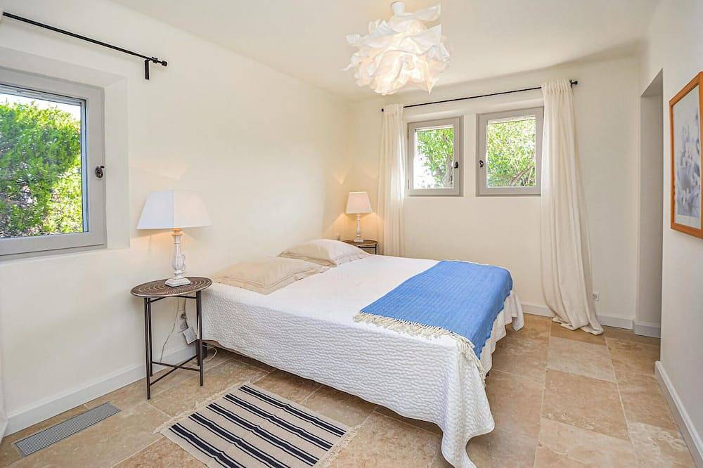 Stunning home in Saint-Rémy-de-Provence in Saint-Rémy-de-Provence, Arles region