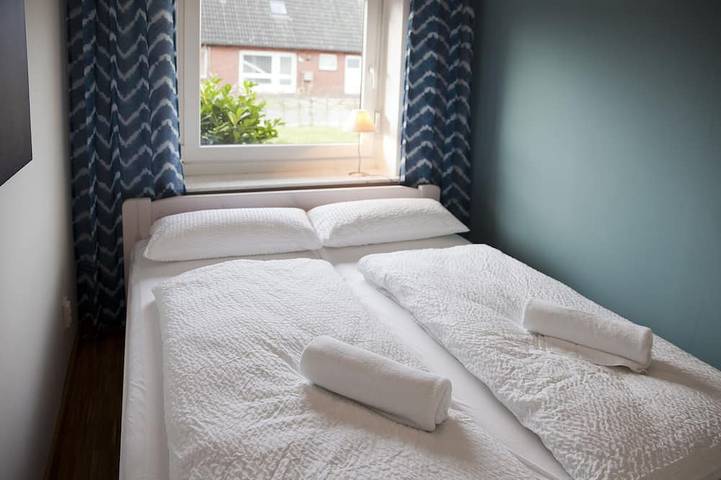 Ganze Wohnung, Apartment mit privater Holzterrasse und Strandkorb in Friedrichskoog-Spitze, Friedrichskoog