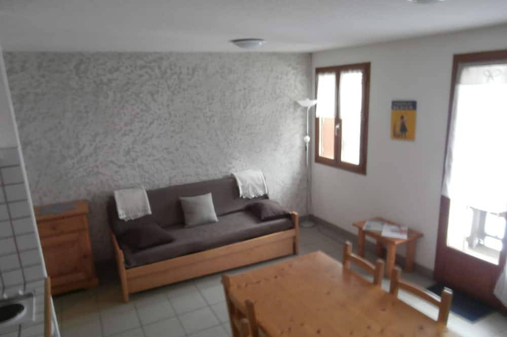 Entire apartment, Just 5 minutes from the Domaine des Sybelles! Fully equipped apartment with view. in Saint-Colomban-des-Villards, Saint-Jean-de-Maurienne region