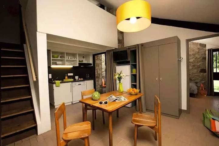 Camping pour 4 personnes, avec terrasse dans les Parc national des Cévennes
