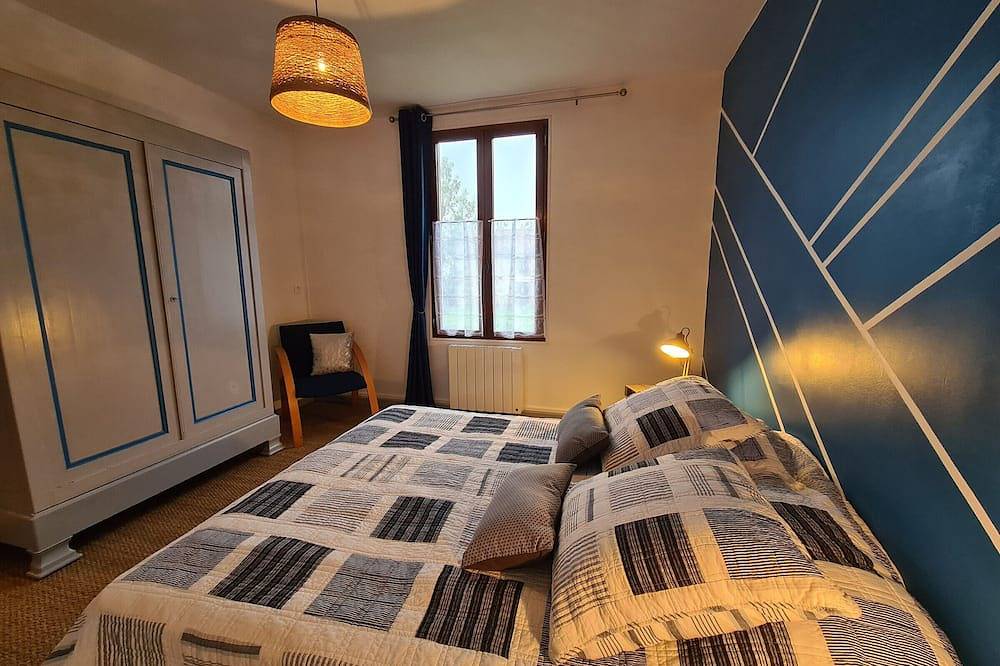 Maison individuelle près de la Châtre, jardin privé, jacuzzi in La Berthenoux, Région de La Châtre