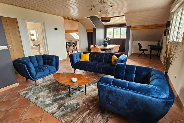 Appartement de vacances pour 4 personnes, avec vue ainsi que terrasse et jardin