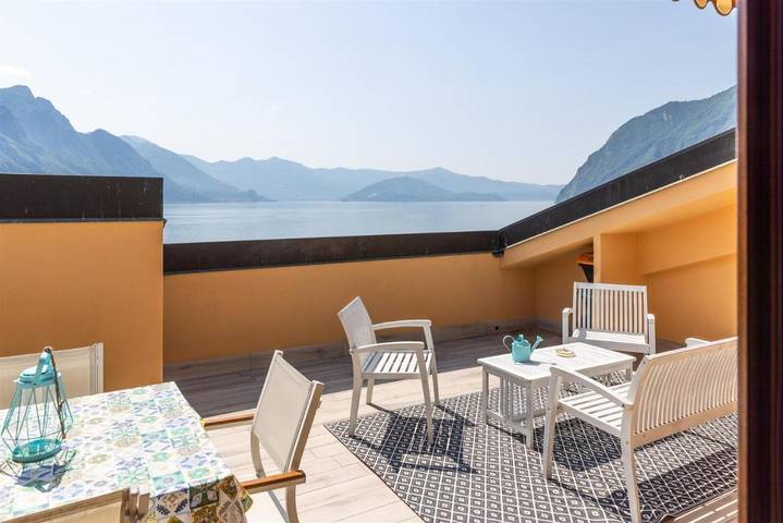 Ferienwohnung für 8 Personen, mit Pool und Ausblick sowie Balkon und Garten