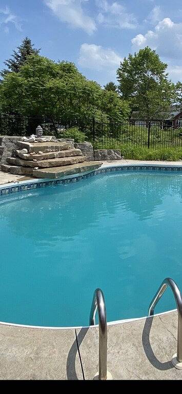 Vacation rental for 8 people, with hot tub in Norfolk County