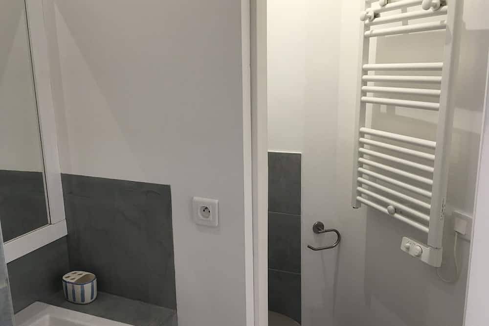 Maisonnette T3 terrace, 5 mn from the port and Super U, 10 mn walk from the beach in Cassis, Calanques National park
