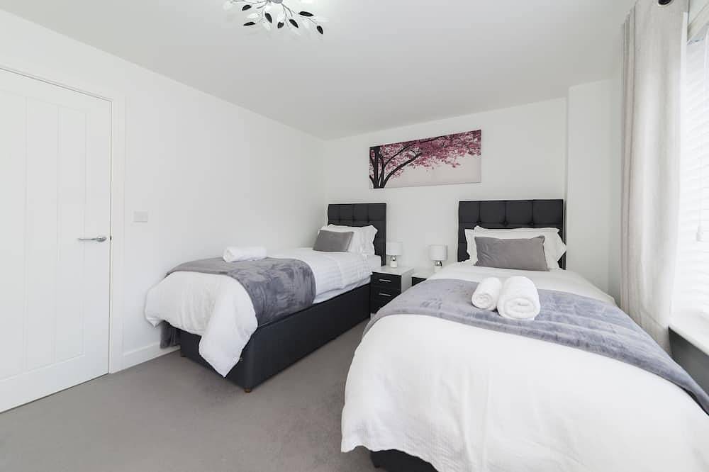 Greenfield Modern 3 Bed room Home - Southscote lane, Reading in Reading, Berkshire