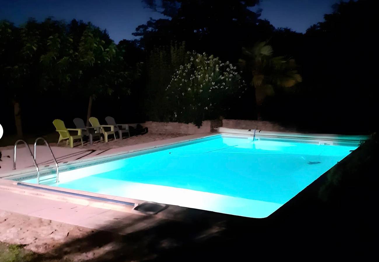 Chambres d’hôtes « La Maison de Piquereau » avec piscine partagée, Wi-Fi et climatisation in Sauveterre-de-Guyenne, Région de Langon