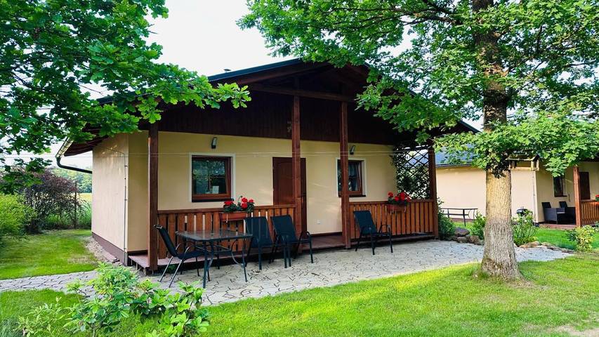 Domek letniskowy dla 4 osób, z Taras i Ogród oraz Basen i Widok w Kudowa-Zdrój