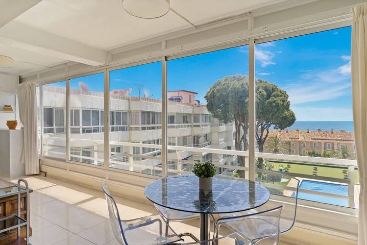 Appartamento intero, Seaview Apartment with Pool by Costarentals in Benalmádena Costa, Benalmádena