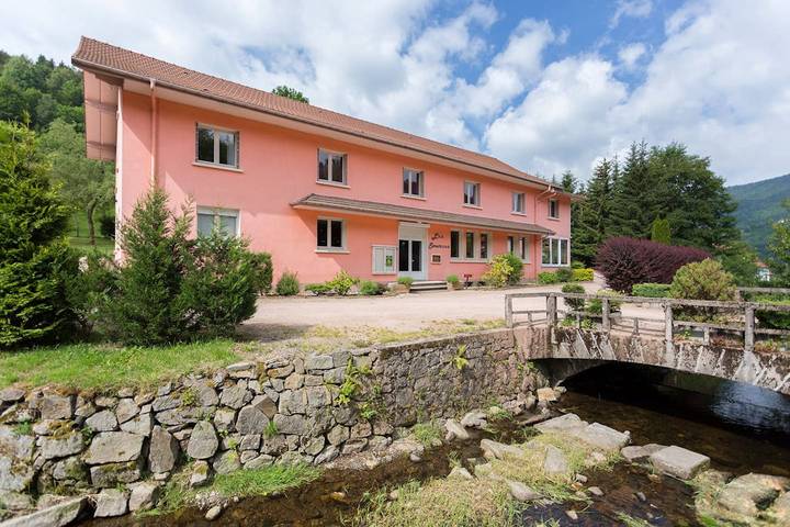 Gîte pour 30 personnes, avec jardin et terrasse, animaux acceptés - 1