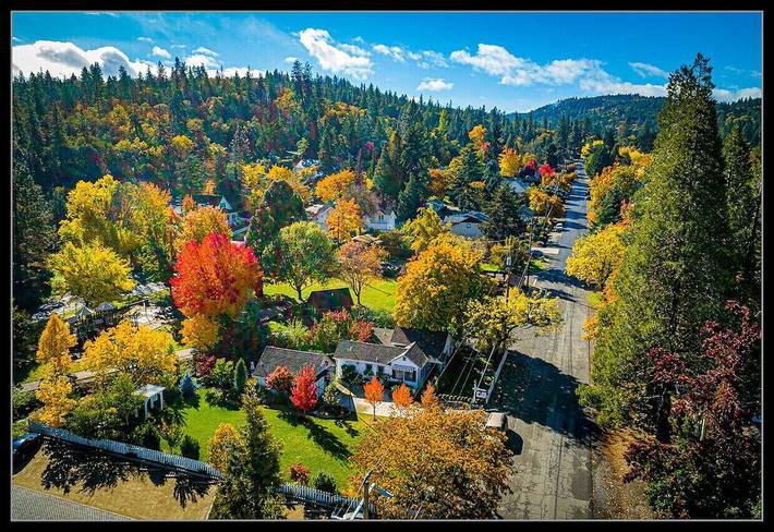 Cottage for 4 people, with garden and balcony as well as hot tub in Oregon