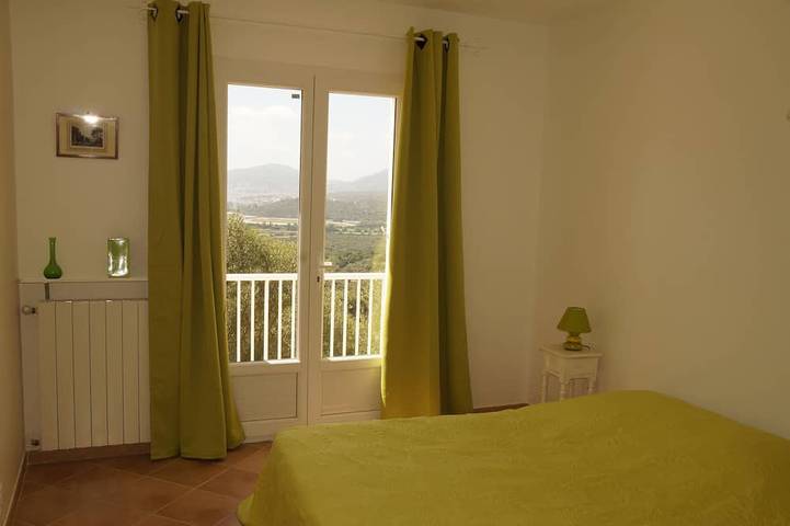 Location de vacances pour 10 personnes, avec terrasse et jardin à Bastelicaccia - 2