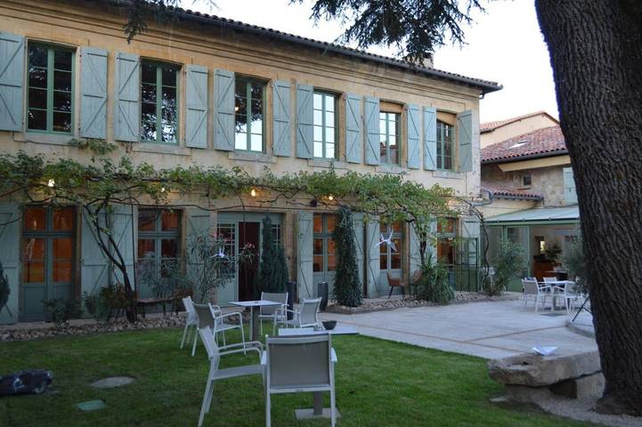Maison d’hôte pour 2 personnes, avec terrasse ainsi que piscine et vue, animaux acceptés