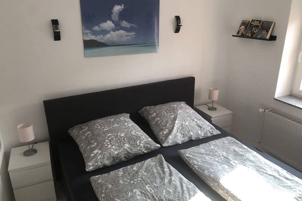 Ganze Wohnung, Moderne Dachgeschosswohnung - 15min vom Europa Park entfernt in Kenzingen, Südschwarzwald